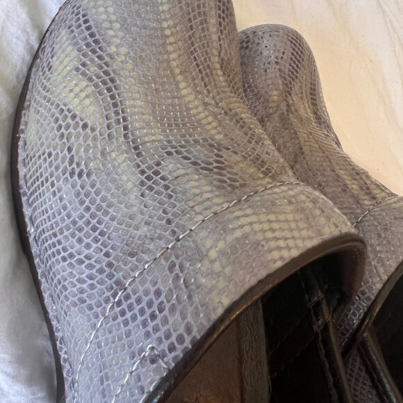 Dansko purple snakeskin clogs - Picture 4 of 4